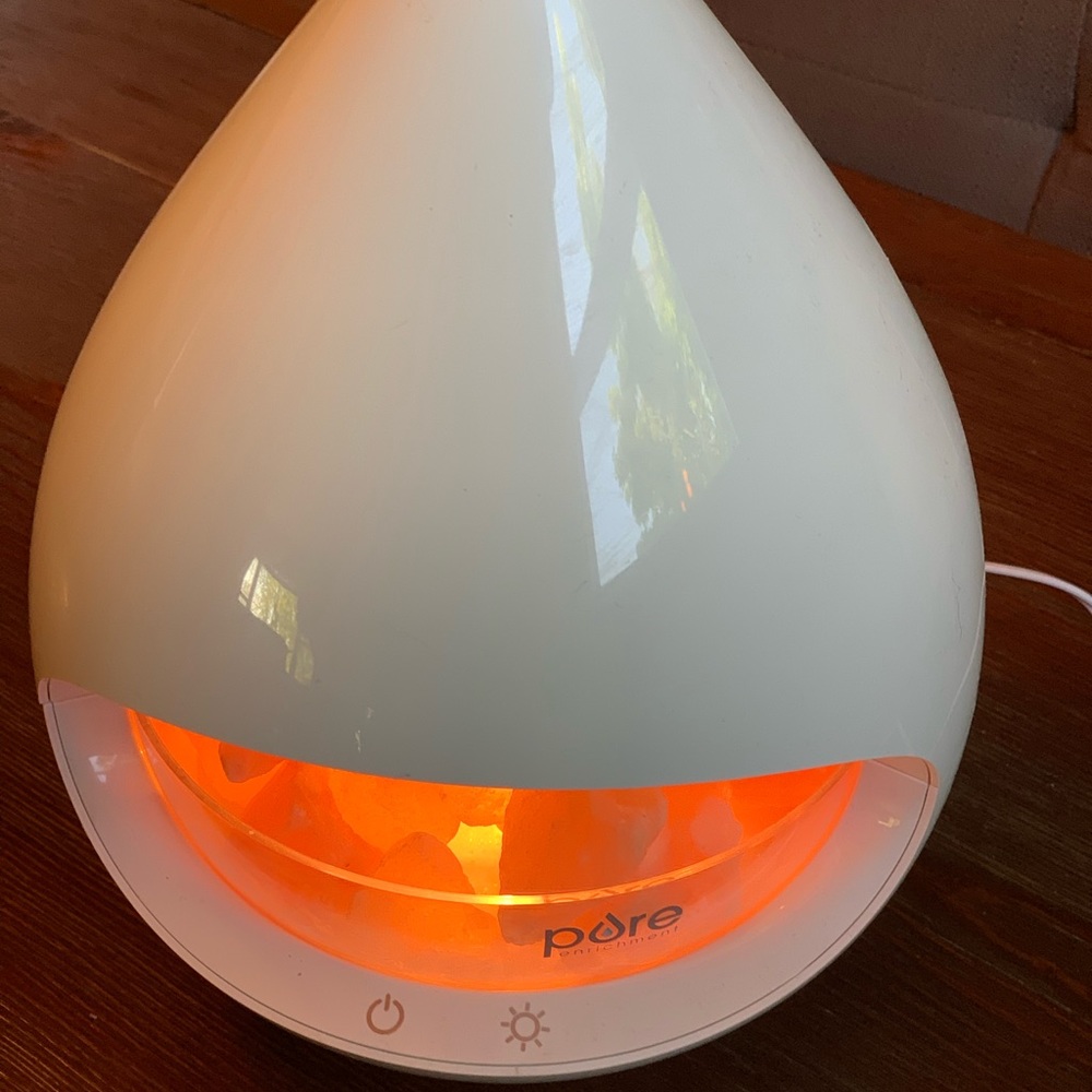 Essential oil diffuser and Himalayan salt lamp